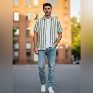 H&M Resort Green & White Striped Short-sleeve Shirt - Men’s M